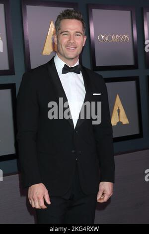 Luke Macfarlane bei der Ankunft für die Academy of Motion Picture Arts and Sciences 13. Governors Awards - Teil 2, Fairmont Century Plaza Hotel, Los Angeles, CA 19. November 2022. Foto: Priscilla Grant/Everett Collection Stockfoto