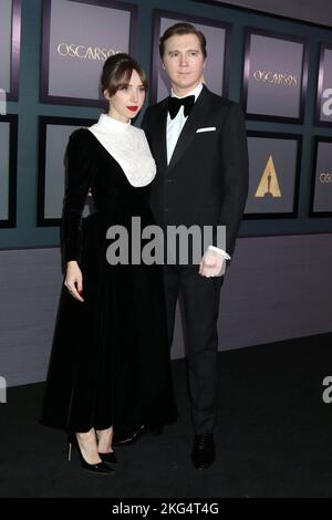 Zoe Kazan, Paul Dano bei der Ankunft für die Academy of Motion Picture Arts and Sciences 13. Governors Awards - Teil 2, Fairmont Century Plaza Hotel, Los Angeles, CA 19. November 2022. Foto: Priscilla Grant/Everett Collection Stockfoto