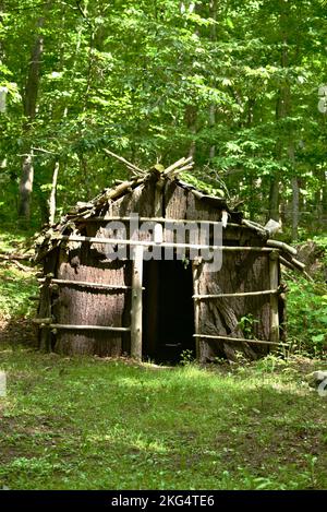 Rekonstruierte prähistorische Heimat und Farm für Oneota, Wisconsins erste Bauern, Whitefish Dunes State Park, Door County, Sturgeon Bay, WI, USA Stockfoto