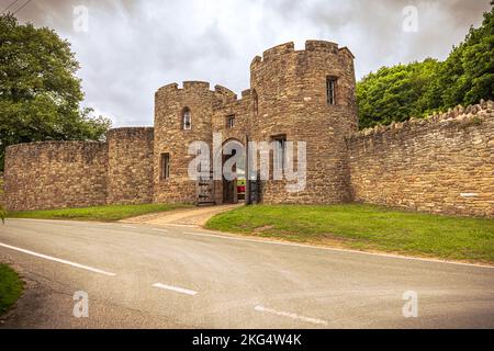 Beeston - 25 2022. Mai: Ruinen von Beeston Caslte, England. Stockfoto