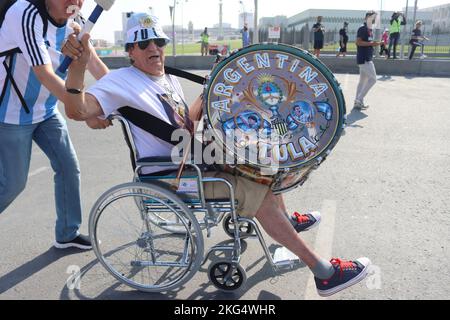 Doha, Katar, 21.. November 2022, beliebter Mann „El Tula“ in der argentinischen Fanparty auf der Corniche Stockfoto