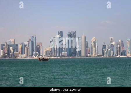 Doha, Katar, 21.. November 2022. Panorama in der Corniche. Stockfoto