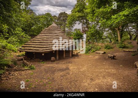 Beeston - 25 2022. Mai: Ruinen von Beeston Caslte, England. Stockfoto