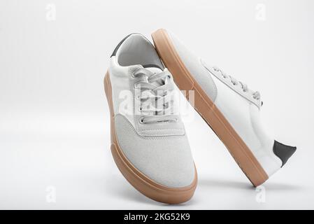 Herrenschuhe im Hintergrund, Draufsicht. Männerschuhe. Minimalismus Stockfoto