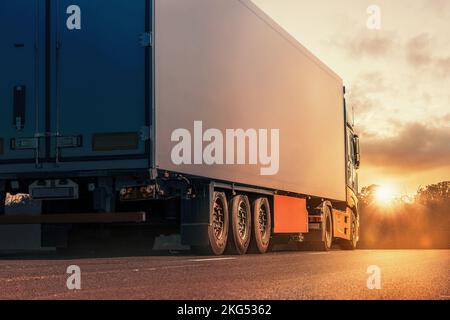 LKW auf der Straße Stockfoto