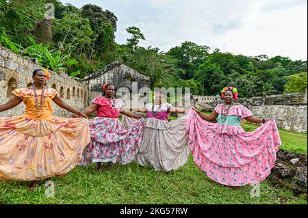 Die kongolesische Kultur, am Leben gehalten von den Nachkommen der afrikanischen Sklaven, die von den Spaniern nach Panama gebracht wurden. 2018 wurden die kongolesischen Traditionen von der UNESCO zum immateriellen Erbe der Menschheit erklärt. Während der Kolonialzeit wurde der Begriff Kongo eher als Oberbegriff für Afrika verwendet. Stockfoto