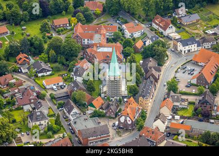 Luftaufnahme, Kirchturm-Sanierung der katholischen Kirche St. Regina, Rhynern, Hamm, Ruhrgebiet, Nordrhein-Westfalen, Deutschland, Kultstätte, constructi Stockfoto