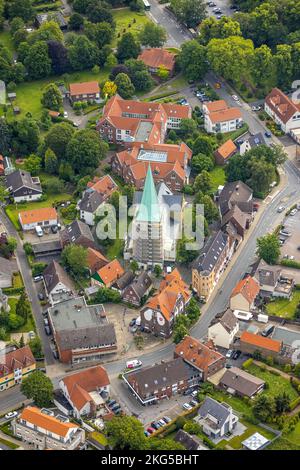 Luftaufnahme, Kirchturm-Sanierung der katholischen Kirche St. Regina, Rhynern, Hamm, Ruhrgebiet, Nordrhein-Westfalen, Deutschland, Kultstätte, constructi Stockfoto