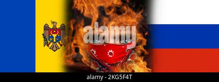 Unschärfe-Proteste in Moldawien. Moldawien Flagge und Russland Flagge auf Mann Gesicht Porträt Hintergrund gemalt. Kraft, Macht, Protest und Schlagkraft. Russland w Stockfoto