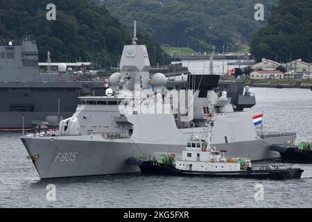 Präfektur Kanagawa, Japan - 05. September 2021: Königliche niederländische Marine HNLMS Evertsen (F805), De Zeven Provincien-Klasse Fregatte. Stockfoto