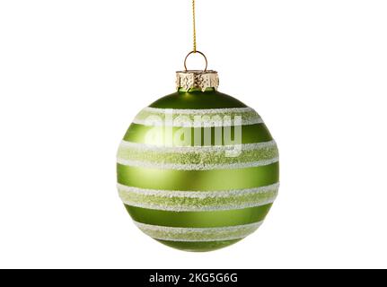 Weihnachtsbaum grün Glitter Ball isoliert auf weißem Hintergrund. Weihnachtsdekoration. Stockfoto