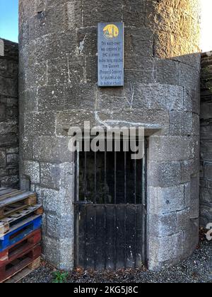 Dublin, Irland. 5. Oktober 2022. 20221005 - Eine detaillierte Ansicht eines Eckturms auf dem Friedhof von Glasnevin in Dublin, Irland, der in der Nähe des Abschnitts Angels Corner des Friedhofs steht. (Bild: © Chuck Myers/ZUMA Press Wire) Stockfoto