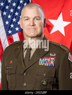 Geoff Van Epps wurde heute im Rahmen einer traditionellen militärischen Zeremonie im historischen General George C. Marshall House in der ehemaligen Vancouver Barracks in Vancouver, Washington, in den Rang eines Brigadegenerals befördert. Beförderung der Armee, Beförderung, Brigadegeneral, Führung, Stockfoto