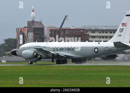 Tokio, Japan - 17. September 2012: Flugzeug der United States Air Force Boeing RC-135S Cobra Ball MASINT (Measurement and Signature Intelligence). Stockfoto