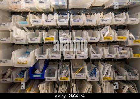 Medizinischer Versorgungsraum in einem Krankenhausgeburtenraum für Schwangere. Stockfoto