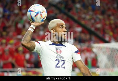 Deandre Yedlin aus den USA während der FIFA Weltmeisterschaft 2022, Gruppe-B-Fußballspiel zwischen den Vereinigten Staaten und Wales am 21. November 2022 im Ahmad bin Ali-Stadion in Ar-Rayyan, Katar - Foto Jean Catuffe / DPPI Stockfoto