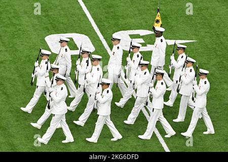 Das Silent Drill Team der United States Naval Academy, The Jolly RogersÓ, tritt während der Halbzeit des NFL Football Game Between the Washington Command auf Stockfoto