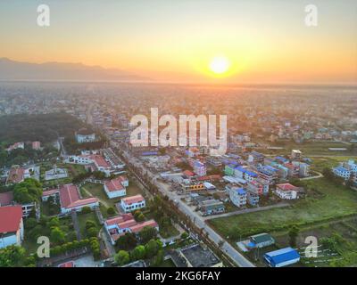 Der hohe Winkel eines Sonnenaufgangs von Bharatpur Chitwan. Stockfoto