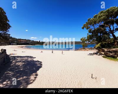 22. November 2022 - Balmoral Beach, NSW, Australien: Blick auf den Sandstrand und das Meer Stockfoto