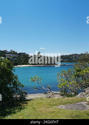 22. November 2022 - Balmoral Beach, NSW, Australien: Vertikales Bild des Meeres Stockfoto