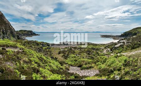 Panoramablick auf die Bucht und den Strand von Camas Daraich, Point of Sleat, Isle of Skye, Schottland, Großbritannien Stockfoto