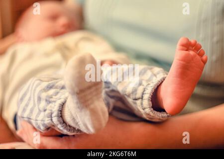 Nahaufnahme der Babyfüße Konzeptfoto Stockfoto