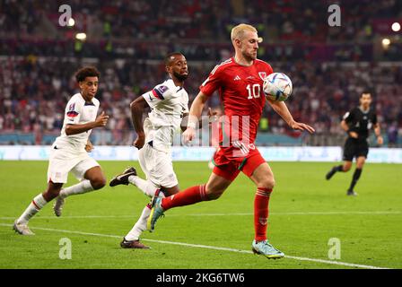 Al Rayyan, Katar. 21.. November 2022. Aaron Ramsey aus Wales in Aktion während des FIFA-Fußballspiels im Al Rayyan Stadium, Al Rayyan. Bildnachweis sollte lauten: David Klein/Sportimage Kredit: Sportimage/Alamy Live News Stockfoto