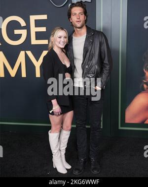 Los Angeles, USA. 21.. November 2022. (L-R) Greer Grammer und Zak Steiner kommen zur George & TAMMY Premiere von Showtime, die am Montag, 21. November 2022, in den Goya Studios in Los Angeles, CA, stattfand. (Foto: Sthanlee B. Mirador/Sipa USA) Quelle: SIPA USA/Alamy Live News Stockfoto