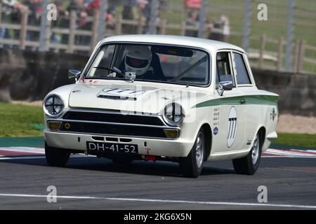 Mel Streek, Ollie Streek, Ford Lotus Cortina, Sixties Touring Car Challenge mit U2TC für Under Two Liter Touring Cars, nach einem rollenden Start, a s Stockfoto