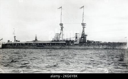 Das Schlachtschiff HMS Temeraire aus der Zeit des Ersten Weltkriegs. 1907 in Betrieb genommen, diente es der Royal Navy bis es 1921 verschrottet wurde. Stockfoto