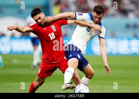 (L-R) Ali Karimi (IRN), Mason Mount (eng), 21. NOVEMBER 2022 - Fußball / Fußball : FIFA World Cup Qatar 2022 Gruppenspiel der Gruppe B zwischen England 6-2 Iran im Khalifa International Stadium in Al Rayyan, Katar. (Foto von Mutsu Kawamori/AFLO) Stockfoto