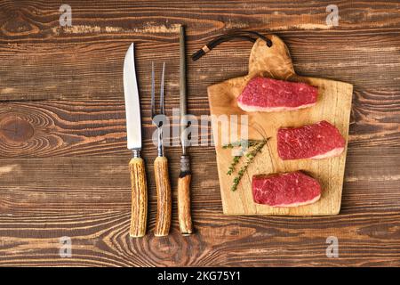 Blick von oben auf frisches, rohes Rinderbrisket-Flachsteak Stockfoto