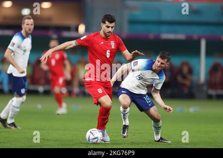 (L-R) Saeid Ezatolahi (IRN), Mason Mount (eng), 21. NOVEMBER 2022 - Fußball / Fußball : FIFA World Cup Qatar 2022 Gruppenspiel der Gruppe B zwischen England 6-2 Iran im Khalifa International Stadium in Al Rayyan, Katar. (Foto von Mutsu Kawamori/AFLO) Stockfoto