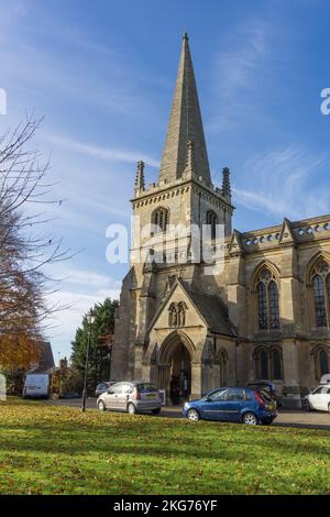 Die Kirche St. Peter und St. Paul, Buckingham, Buckinghamshire, Großbritannien; umgestaltet im viktorianischen gotischen Stil von George Gilbert Scott Stockfoto