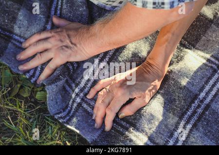 Nahaufnahme weibliche und männliche Hände Konzeptfoto Stockfoto