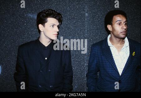 Marc Lavoine und Harlem Désir am Set der Fernsehsendung „Lahaye d'Honneur“ am 16. Oktober 1987 am TF1 Stockfoto