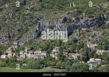 Frankreich, Vaucluse, Monieux, Dorf am Eingang der Gorges de la Nesque Stockfoto