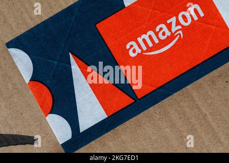 Amazon Weihnachtsband auf Paket-Paket aus nächster Nähe Stockfoto