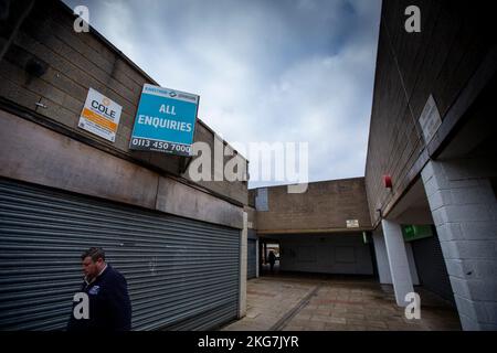 Geleerte Shuttered-up-Geschäfte in der Wellington Arcade in Brighouse West Yorkshire - die leeren Immobilien können als Verkaufseinheiten gemietet werden.Quelle: Windmill Images/Alamy Live News Stockfoto