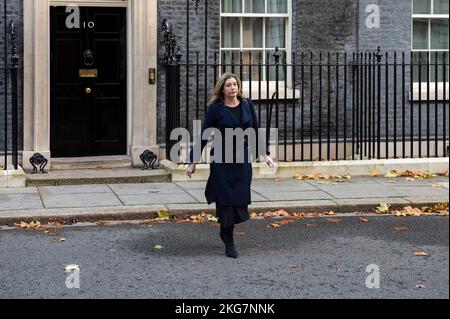 London, Großbritannien. 22.. November 2022. Penny Mordaunt MP, Vorsitzender des Unterhauses, verlässt eine Kabinettssitzung. Kredit: claire doherty/Alamy Live Nachrichten Stockfoto