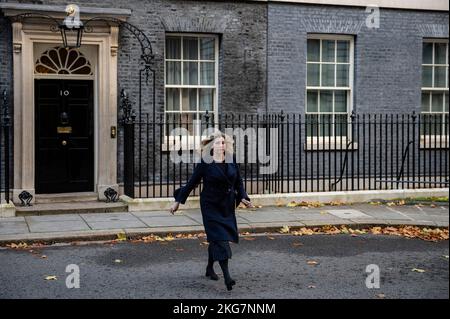 London, Großbritannien. 22.. November 2022. Penny Mordaunt MP, Vorsitzender des Unterhauses, verlässt eine Kabinettssitzung. Kredit: claire doherty/Alamy Live Nachrichten Stockfoto