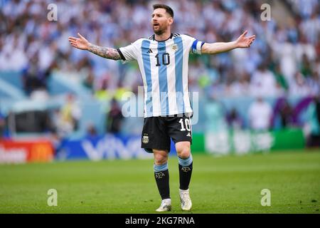 Lusail City, Katar. 22.. November 2022. LUSAIL, KATAR - 22. NOVEMBER: Lionel Messi aus Argentinien reagiert während des Spiels der Gruppe C - FIFA World Cup Qatar 2022 zwischen Argentinien und Saudi-Arabien im Lusail-Stadion am 22. November 2022 in Lusail City, Katar (Foto: Pablo Morano/BSR Agency) Credit: BSR Agency/Alamy Live News Stockfoto