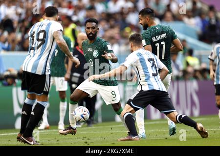 Lusail City, Katar. 22.. November 2022. STADT LUSAIL - (l-r) Nicolas Otamendi aus Argentinien, Firas Al Buraikan aus Saudi-Arabien, Nicolas Tagliafico aus Argentinien, Saleh Al Shehri aus Saudi-Arabien während des FIFA World Cup Qatar 2022 Gruppe-C-Spiels zwischen Argentinien und Saudi-Arabien im Lusail-Stadion am 22. November 2022 in Lusail City, Katar. AP | Dutch Height | MAURICE OF STONE Credit: ANP/Alamy Live News Stockfoto