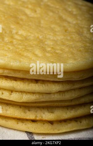 Nahaufnahme einer Reihe marokkanischer Pfannkuchen Stockfoto