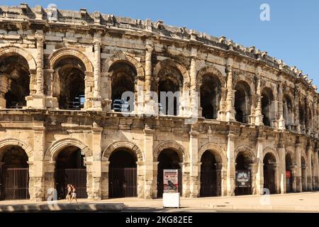 Römisch,Amphitheater von Nîmes,Arènes de Nîmes,Arena,kolosseum,erhalten,Struktur,antik,Gebäude,in,Zentrum,von,Nimes,Languedoc,Region,beliebt,Tourist,Lage,mit,vielen,Attraktionen,einschließlich,beeindruckend,Les Arenas,römisch,Amphitheater,und,Maison Carrée,Südfrankreich,Frankreich,Franzosen,August,europäische,alte,Gladiatoren,Sommer,alte,europäische,Gladiatoren, Stockfoto