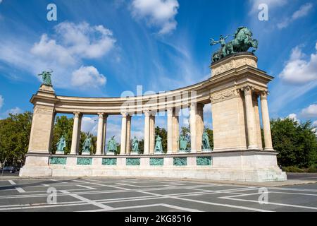 Ein sonniger Tag auf dem Heldenplatz in Budapest Ungarn Europa EU Stockfoto