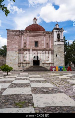 Der Tempel des San Pablo Apostol oder die Kirche des Heiligen Paul des Apostels in San Pablo Villa de Mitla, Oaxaca, Mexiko. Es begann 1590 und war Bu Stockfoto