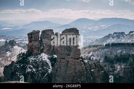 Eine Luftaufnahme der seltsam geformten Belogradchik-Felsen in Bulgarien Stockfoto