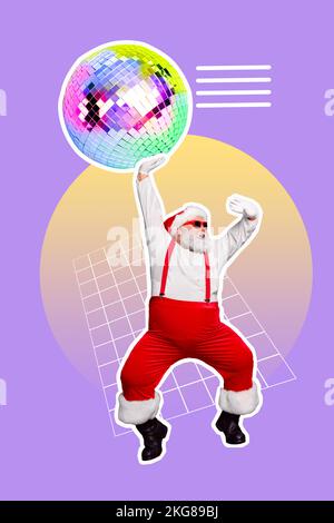 Vertikales Collage-Bild des überfreulichen, flippigen weihnachtsmann-Großvater-Tanzarms mit großem Discoball isoliert auf gemaltem Hintergrund Stockfoto