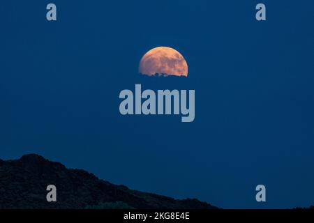 USA, Idaho, bellevue, Vollmond über den Bergen Stockfoto